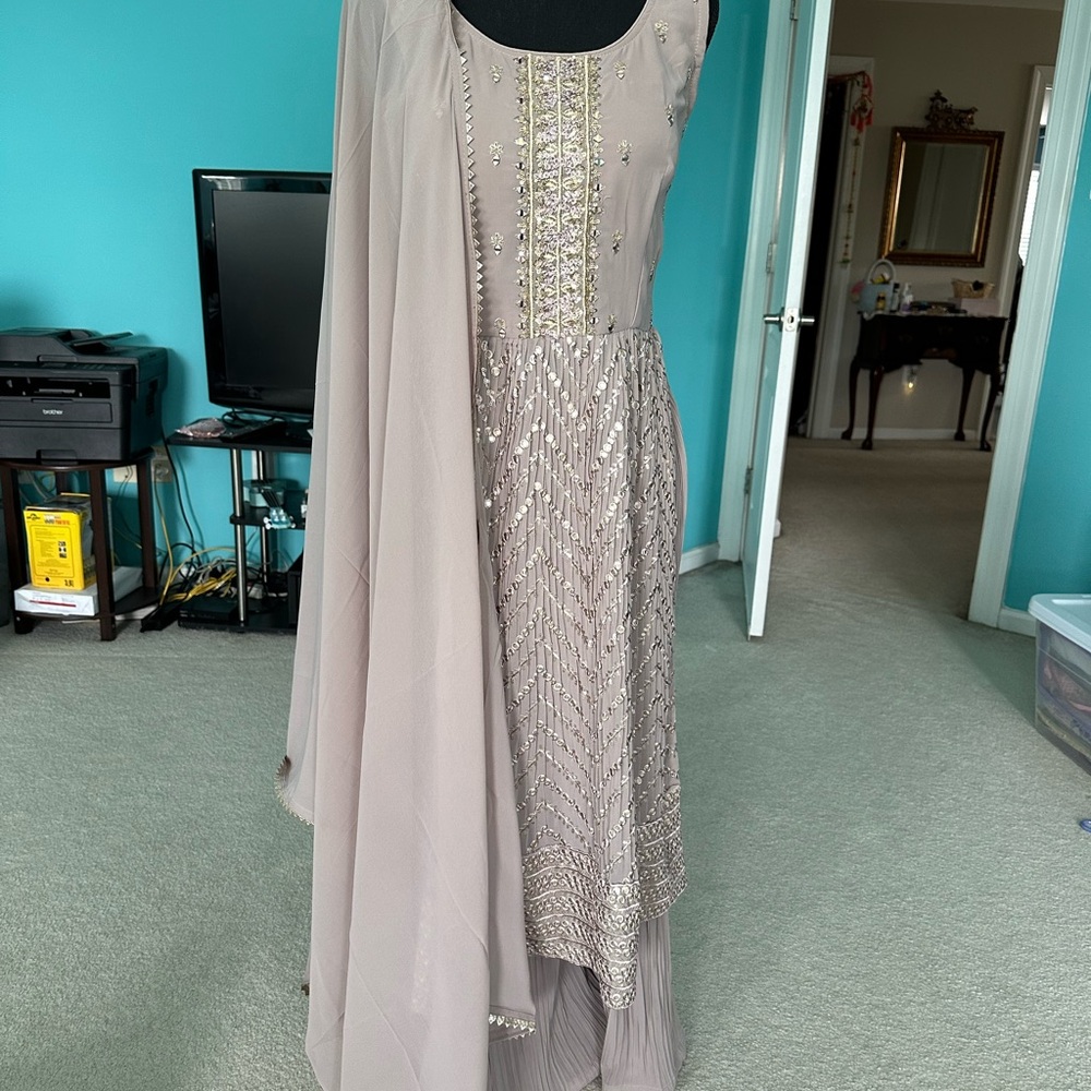 Brand New Dusty Pink Nayra Cut Palazzo Set – Size Medium